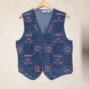 Bobby Brooks Women’s Embroidered Flowers Hearts Denim Vest Cottagecore Grandma L